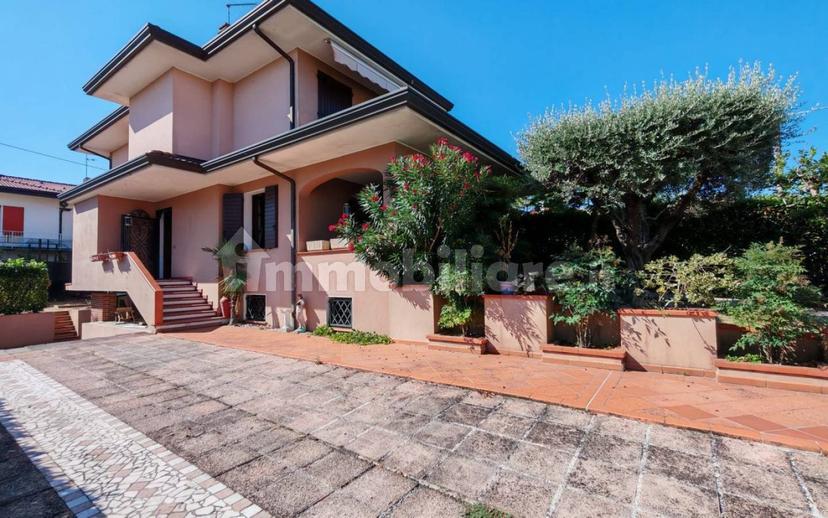 Villa bifamiliare via Diocleziana, Centro, Montegrotto Terme — foto 5 di 37