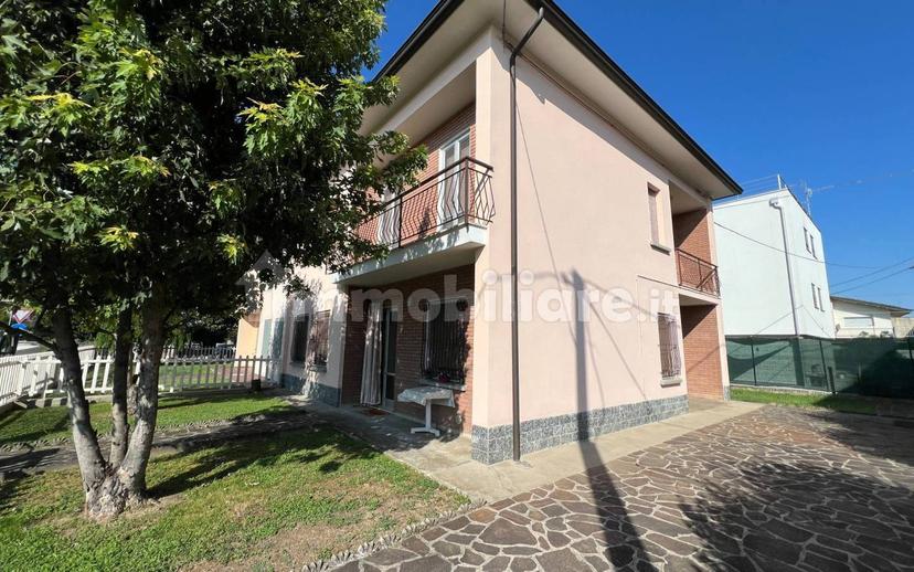 Villa bifamiliare via Claudio Monteverdi 10, Centro, Reggiolo — foto 12 di 18