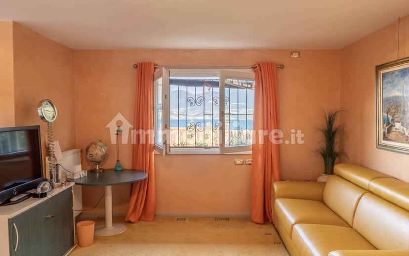 Villa a schiera via per Le Prandine, Centro, Torri del Benaco — foto 4 di 14