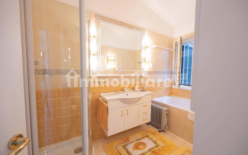Villa a schiera via per Le Prandine, Centro, Torri del Benaco — foto 8 di 14