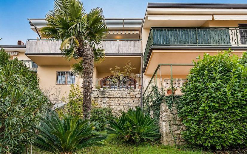 Villa a schiera via per Le Prandine, Centro, Torri del Benaco — foto 2 di 14