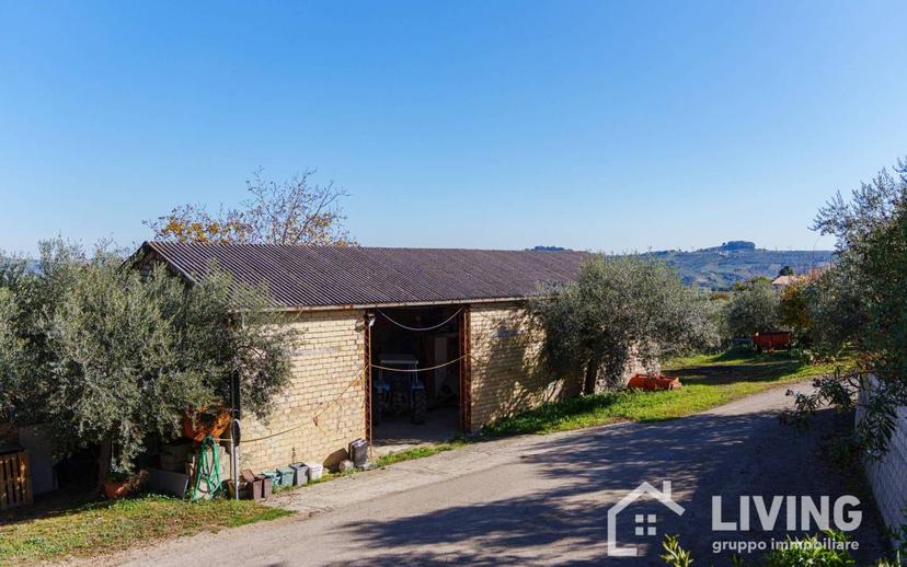 Villa plurifamiliare Contrada Rielli 1, Loreto Aprutino — foto 62 di 89