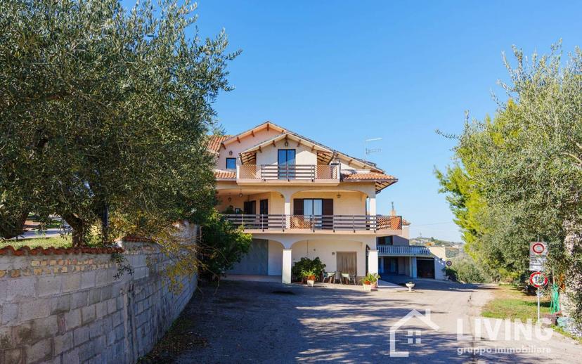 Villa plurifamiliare Contrada Rielli 1, Loreto Aprutino — foto 52 di 89