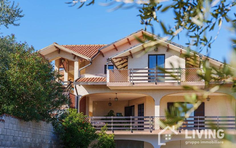 Villa plurifamiliare Contrada Rielli 1, Loreto Aprutino — foto 12 di 89