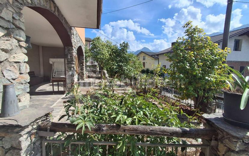 Villa plurifamiliare via Civetta, Monastero, Berbenno di Valtellina