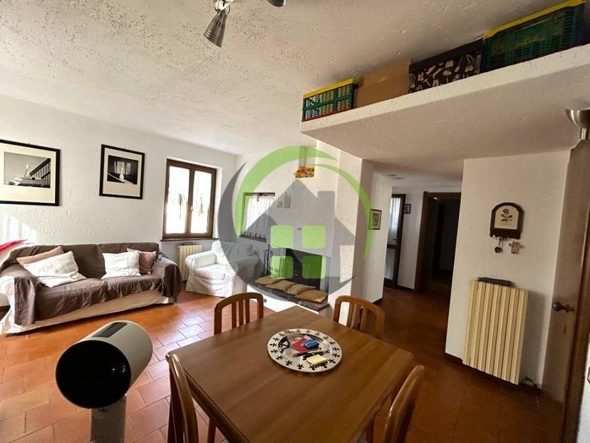 Trilocale ottimo stato, primo piano, Centro, Gandino — foto 3 di 25
