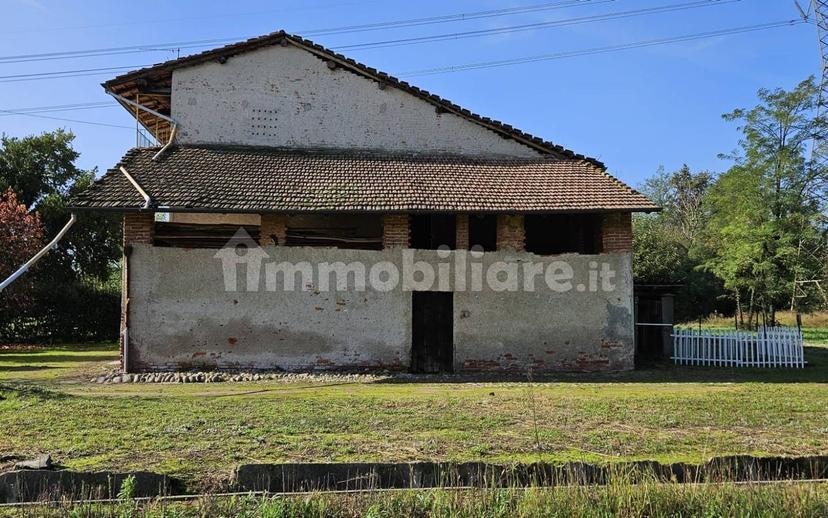 Cascina, da ristrutturare, 360 m², Centro, Oleggio — foto 4 di 13