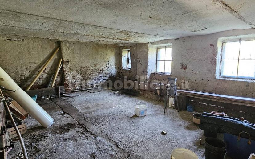 Cascina, da ristrutturare, 360 m², Centro, Oleggio — foto 2 di 13