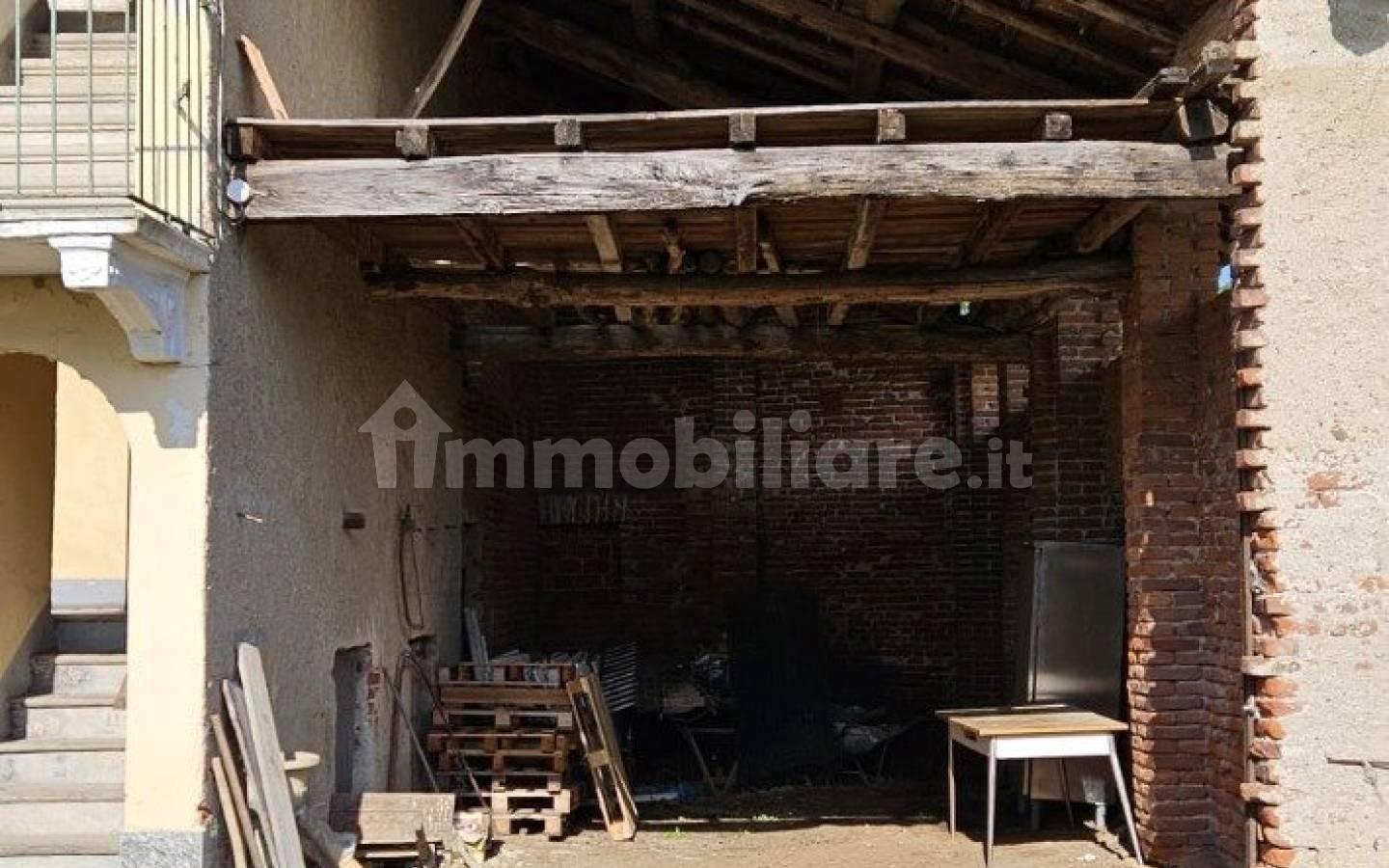 Cascina, da ristrutturare, 360 m², Centro, Oleggio
