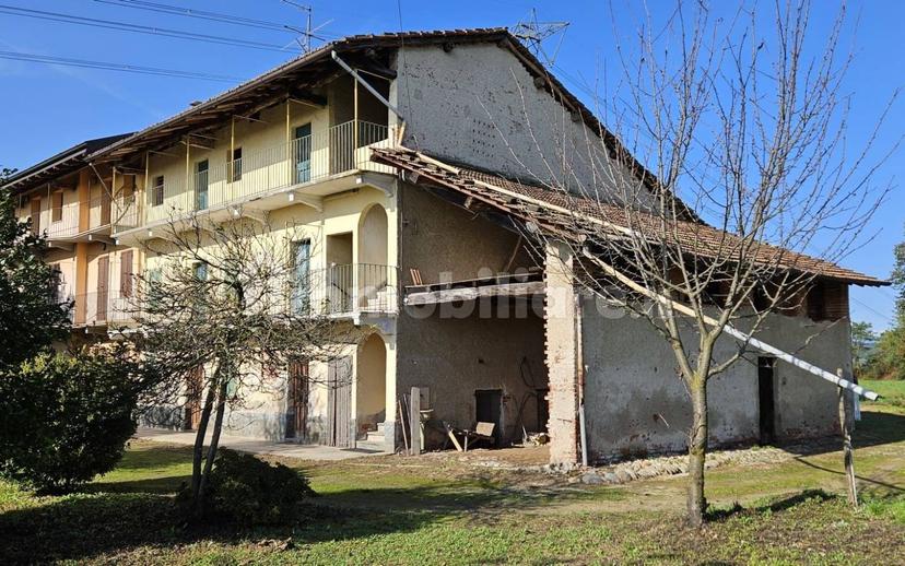 Cascina, da ristrutturare, 360 m², Centro, Oleggio — foto 12 di 13