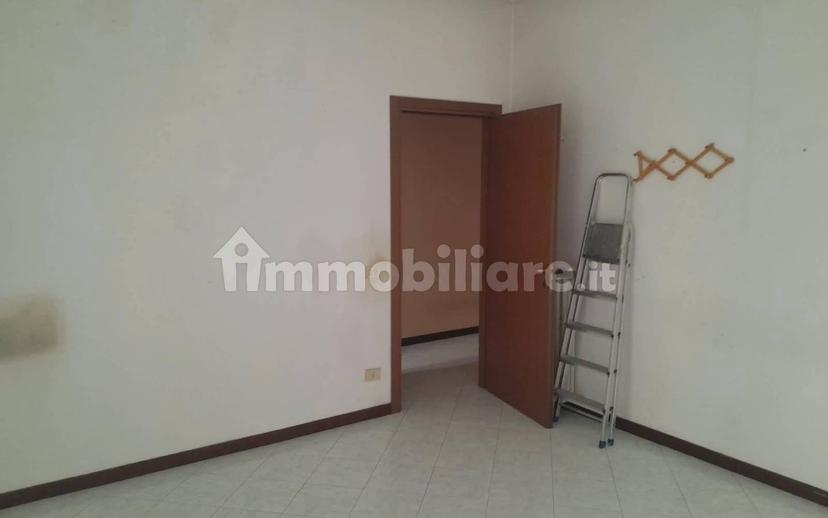 Bilocale via Lorenzo Respighi 22, Via Colombo, Piacenza