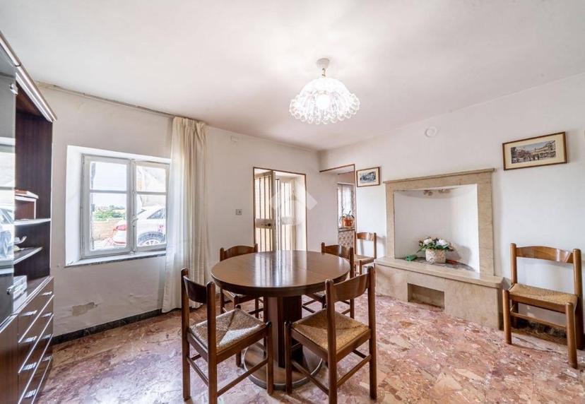 Casa colonica Contrada Praole 48, Praole, Cerro Veronese — foto 3 di 3