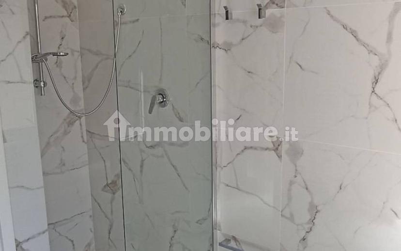 Stanza singola viale Lecco 99, Como — foto 18 di 20