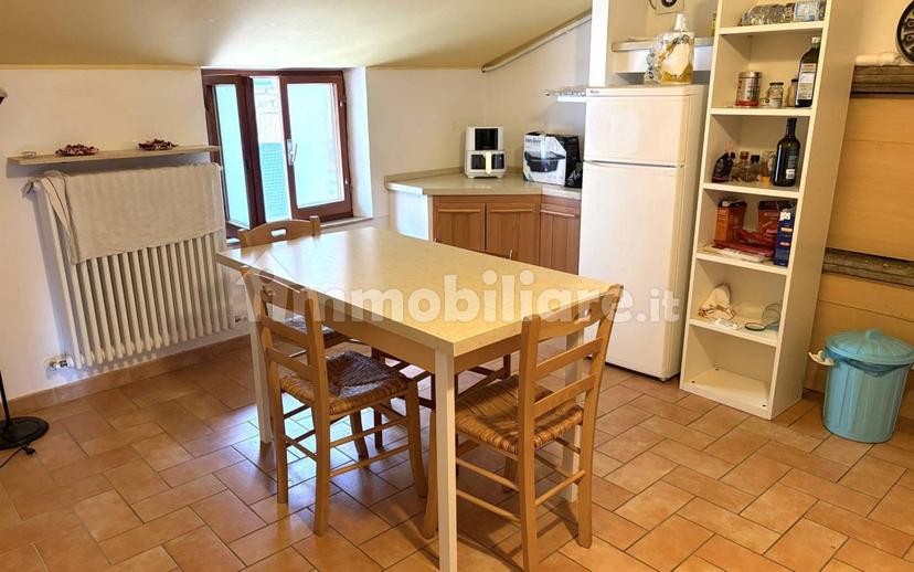 Trilocale ottimo stato, secondo piano, Centro, Urbino