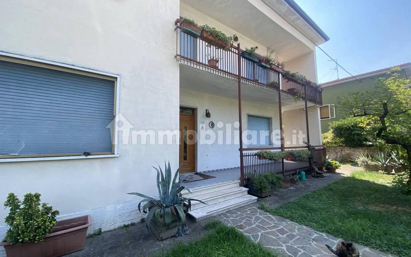 Villa bifamiliare via Camillo Benso di Cavour 76, Villafranca di Verona — foto 12 di 27