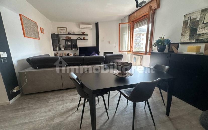 Appartamento ottimo stato, secondo piano, Centro, Vignola — foto 3 di 17