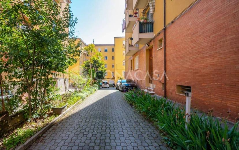 Trilocale via Umberto Giordano 12, Savena, Bologna