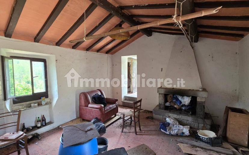Rustico via Chiassi di Borgo, Santa Fiora — foto 12 di 50