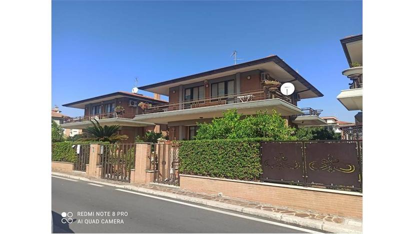 Villa unifamiliare via degli Equi, Piccarello, Latina — foto 2 di 14