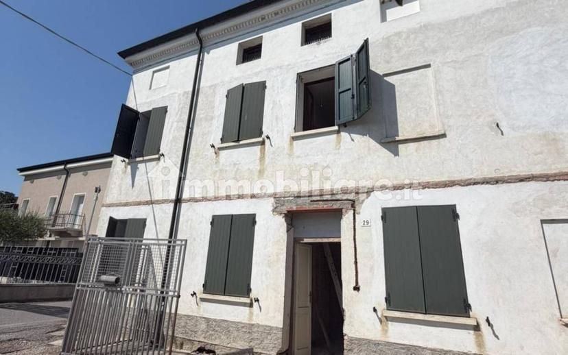 Terratetto unifamiliare via Dante Alighieri 31, Centro, Bagnolo San Vito — foto 12 di 30