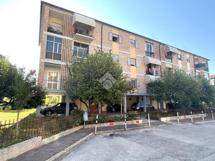 Bilocale quartiere Venticinque Aprile 16, Centro, Bassano del Grappa