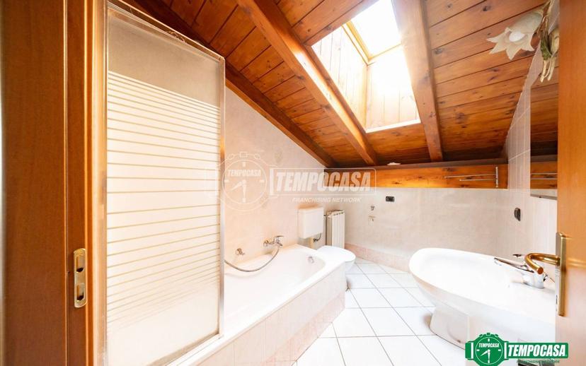 Bilocale via Invorio 19/c, Centro, Paruzzaro — foto 9 di 30