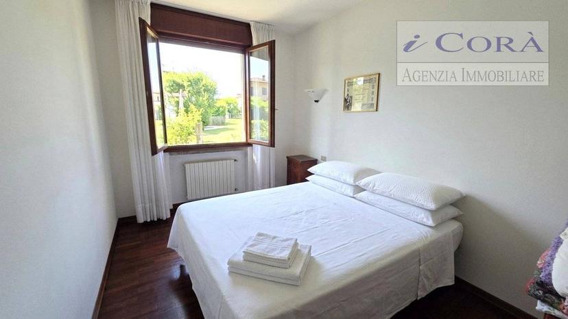 Villa unifamiliare via Ugo Foscolo, Centro, Abano Terme — foto 2 di 14