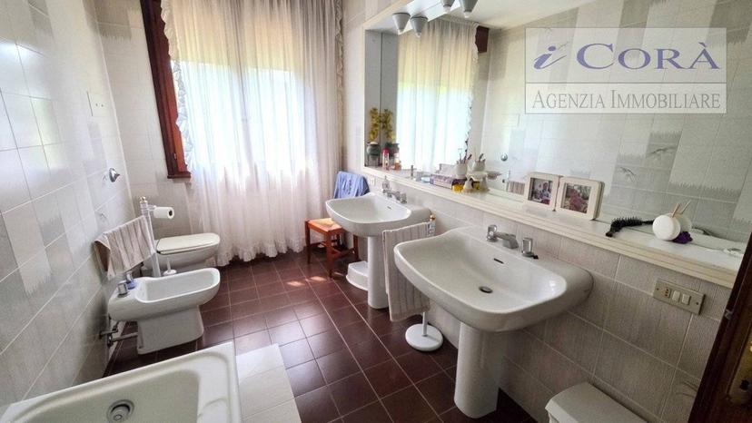 Villa unifamiliare via Ugo Foscolo, Centro, Abano Terme — foto 9 di 14