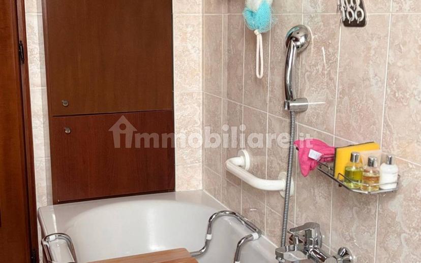 Trilocale via Vivaro, Borgo Piave, Corso Europa, Zona Ferrero, Alba — foto 11 di 16