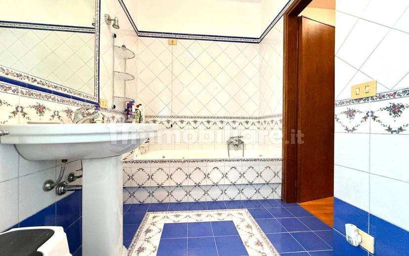 Quadrilocale buono stato, su più livelli, Desenzano Centro, Desenzano del Garda — foto 13 di 29