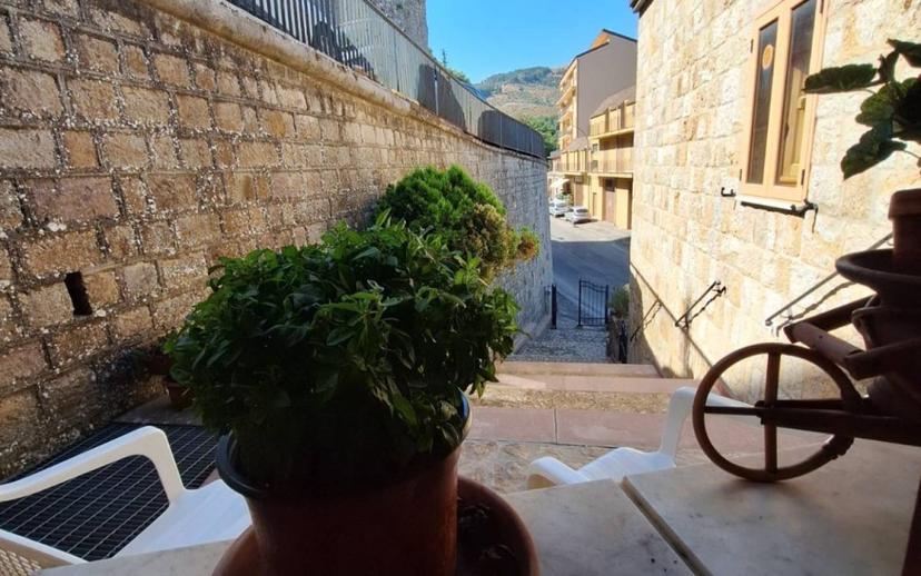 Trilocale via Nazionale 85, Geraci Siculo — foto 5 di 20