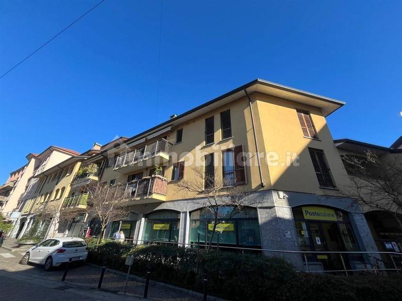 Trilocale via San Fermo della Battaglia 16, Centro, Seveso