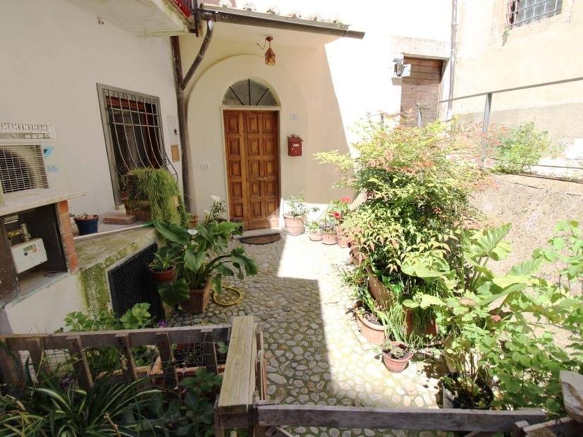 Trilocale piazza Varrone 2, Centro, Poggio Mirteto — foto 3 di 14