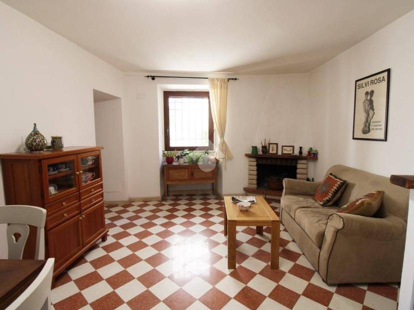 Trilocale piazza Varrone 2, Centro, Poggio Mirteto — foto 2 di 14