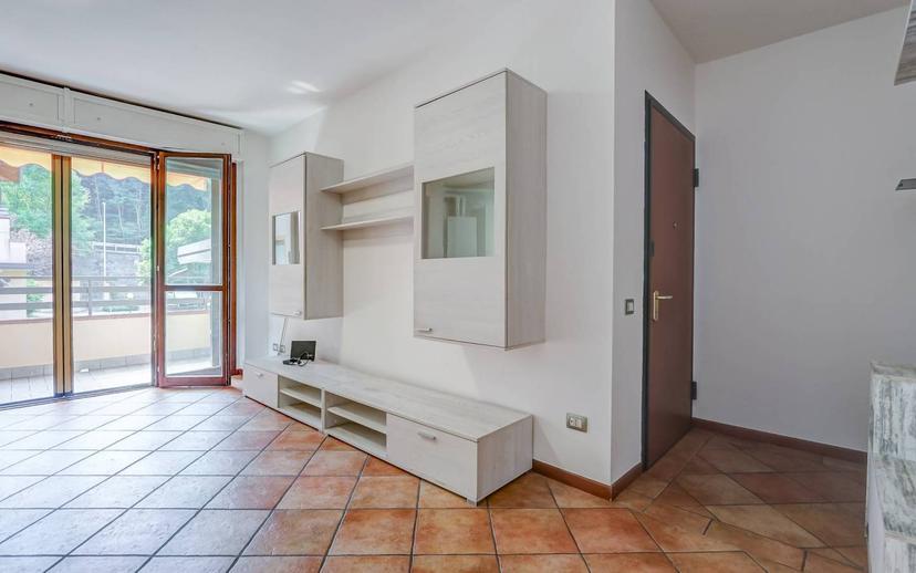Trilocale via Scirlago 10, Centro, Cittiglio — foto 12 di 22