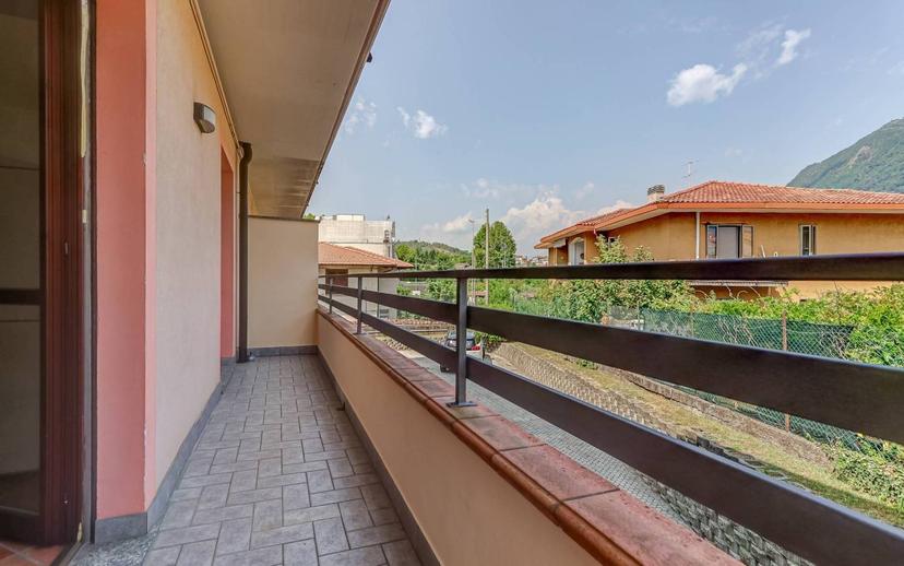 Trilocale via Scirlago 10, Centro, Cittiglio — foto 13 di 22