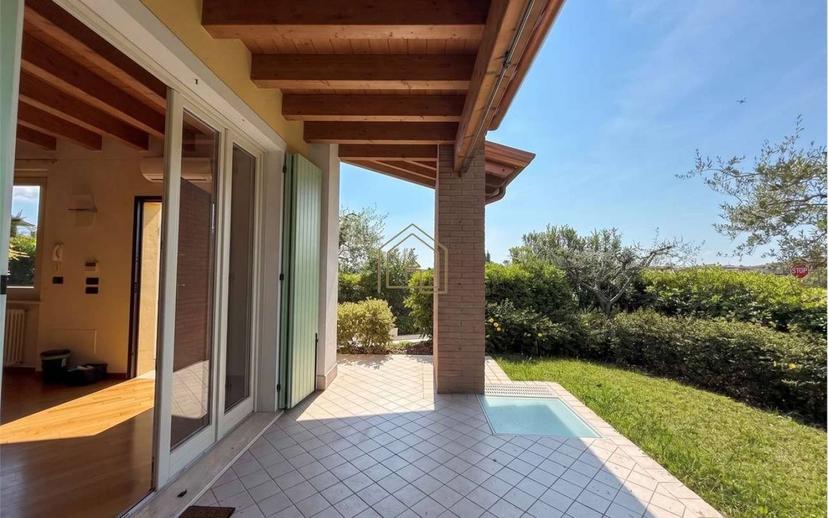 Villa bifamiliare via John Fitzgerald Kennedy, Solarolo, Manerba del Garda — foto 9 di 27