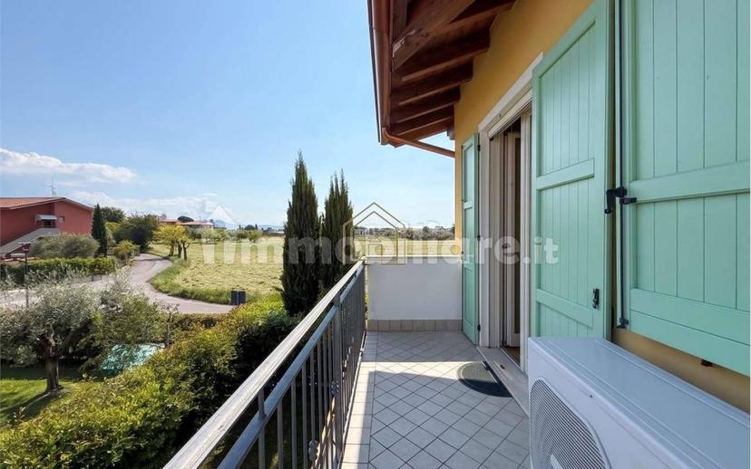 Villa bifamiliare via John Fitzgerald Kennedy, Solarolo, Manerba del Garda — foto 2 di 27