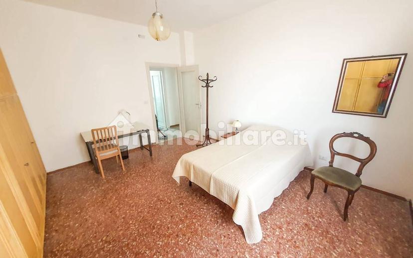 Stanza singola viale Vittorio Bottego, Parma