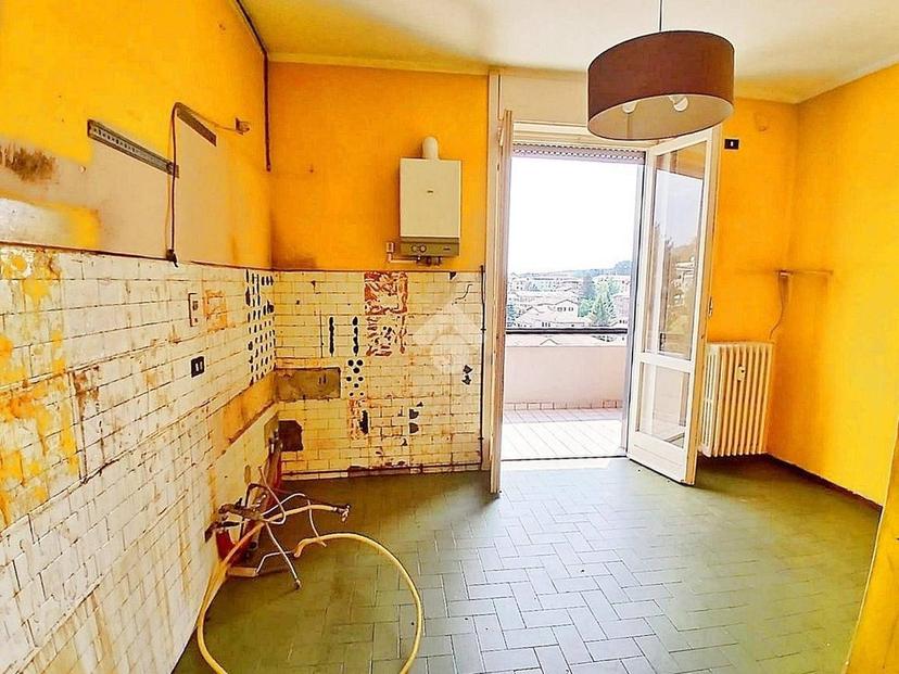Trilocale via piave 83, Centro, Sesto Calende — foto 16 di 28