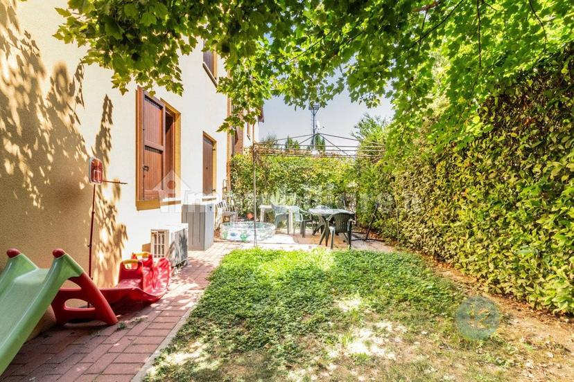 Trilocale via dei Ciliegi 56, Centro, Correggio — foto 9 di 22