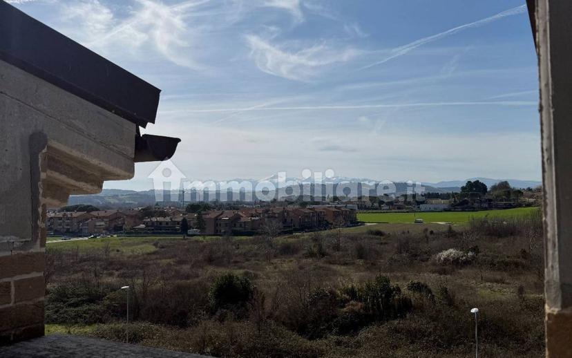 Trilocale Contrada Peschiera 18, Macerata — foto 2 di 19