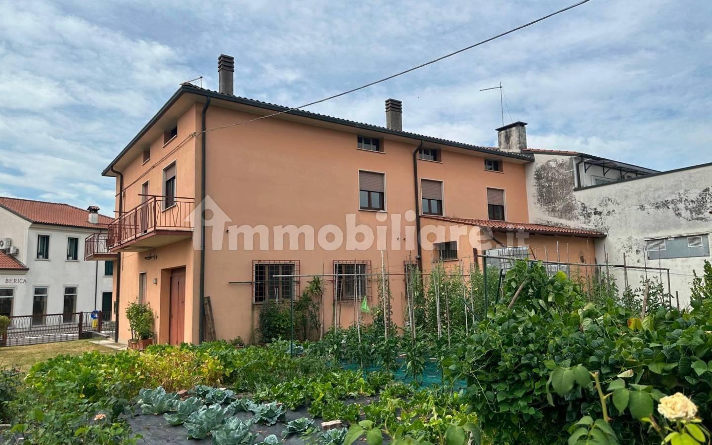 Quadrilocale via Giuseppe Garibaldi, Centro, Dueville