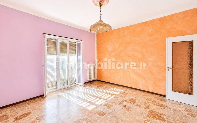 Trilocale largo Giuseppe Giusti 10, Semicentro, Vercelli