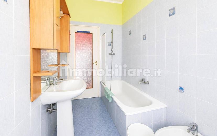 Trilocale largo Giuseppe Giusti 10, Semicentro, Vercelli — foto 18 di 19
