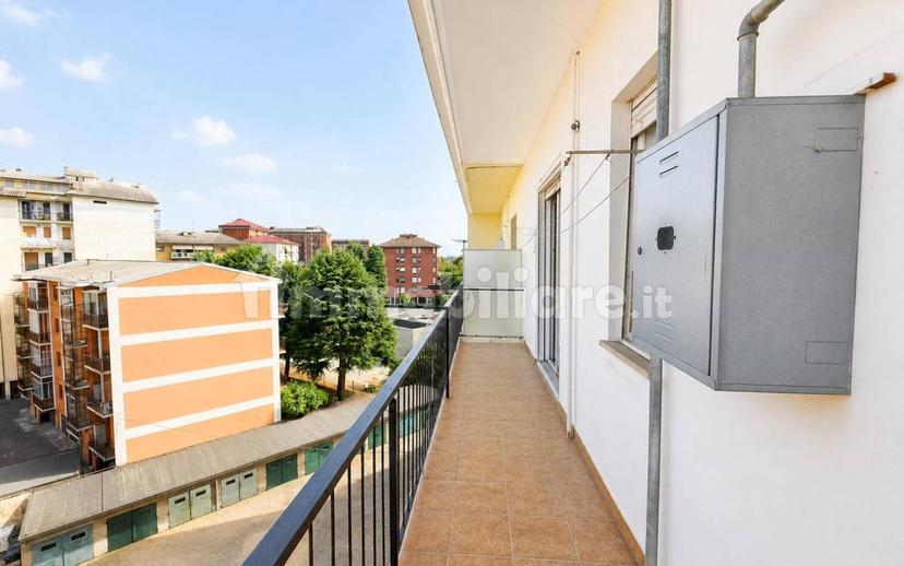 Trilocale largo Giuseppe Giusti 10, Semicentro, Vercelli — foto 3 di 19