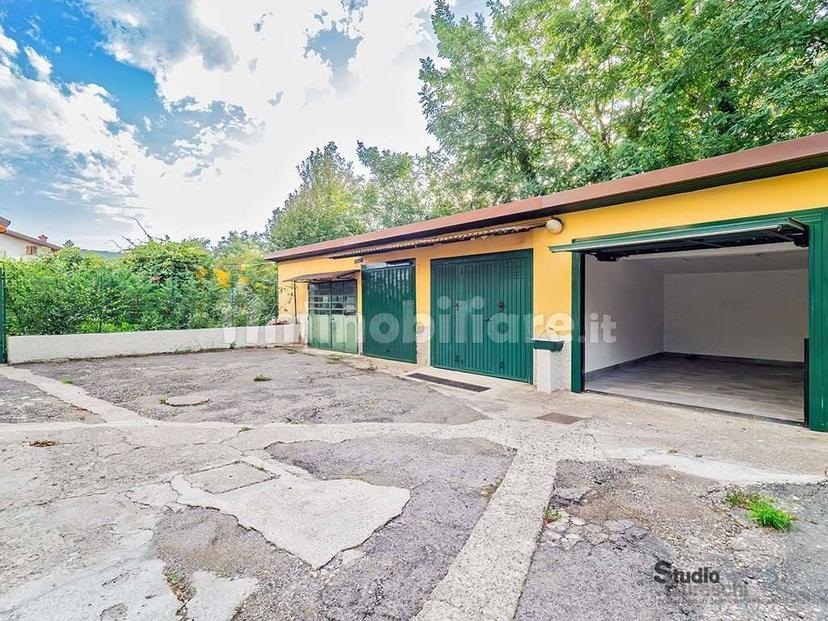 Trilocale via Edmondo De Amicis, 10, Cologna Caraverio, Castello di Brianza — foto 32 di 43