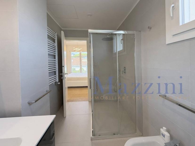 Villa bifamiliare via Civitali, Vittoria Apuana, Forte dei Marmi — foto 16 di 41