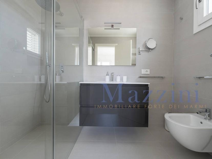 Villa bifamiliare via Civitali, Vittoria Apuana, Forte dei Marmi — foto 39 di 41