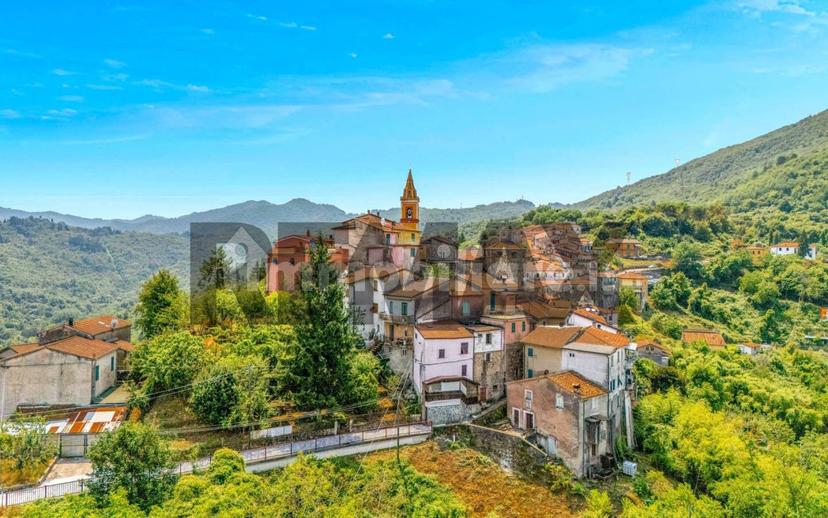 Trilocale da ristrutturare, piano terra, Fosdinovo — foto 7 di 25